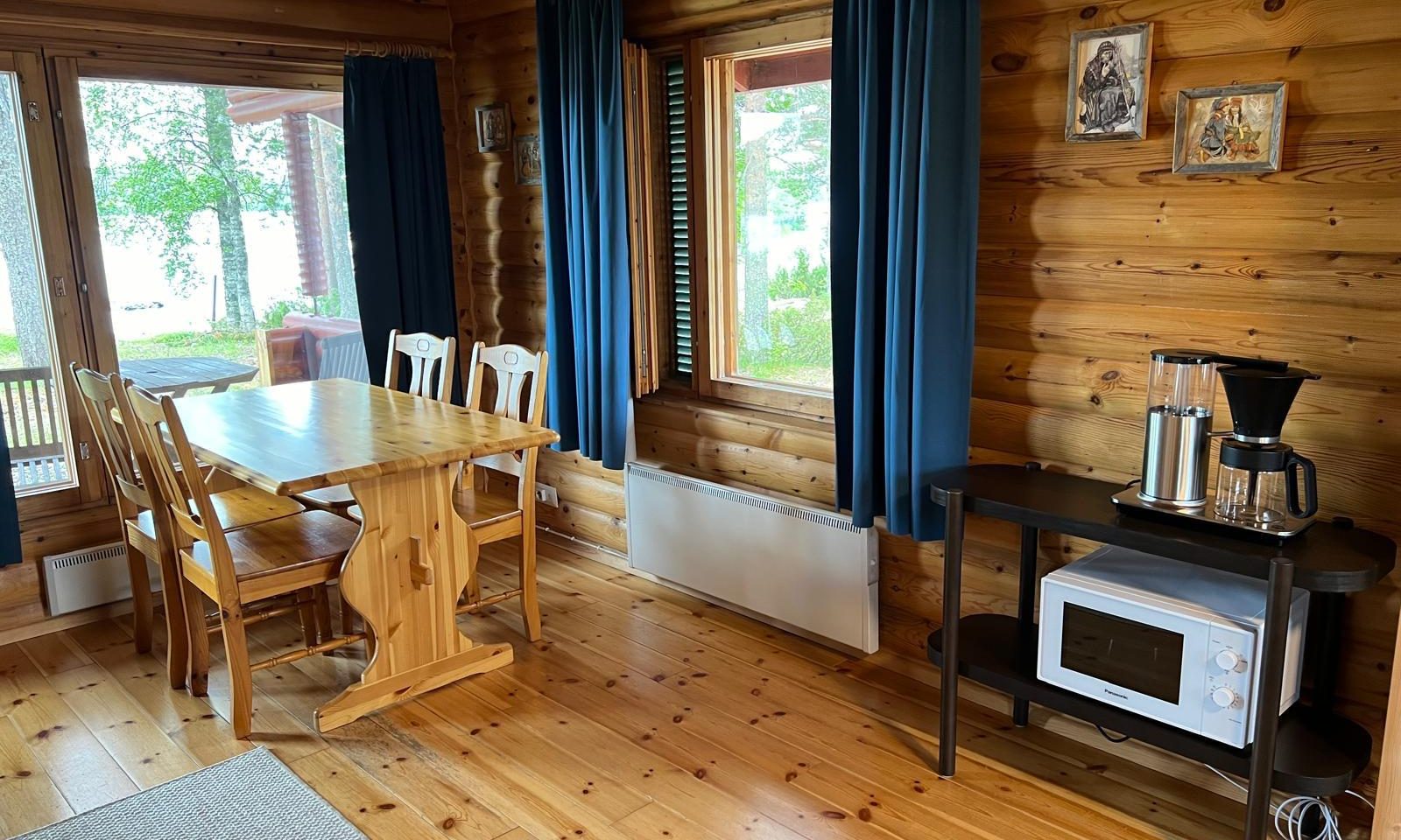 Oleskelutilat Karikko mökissä
