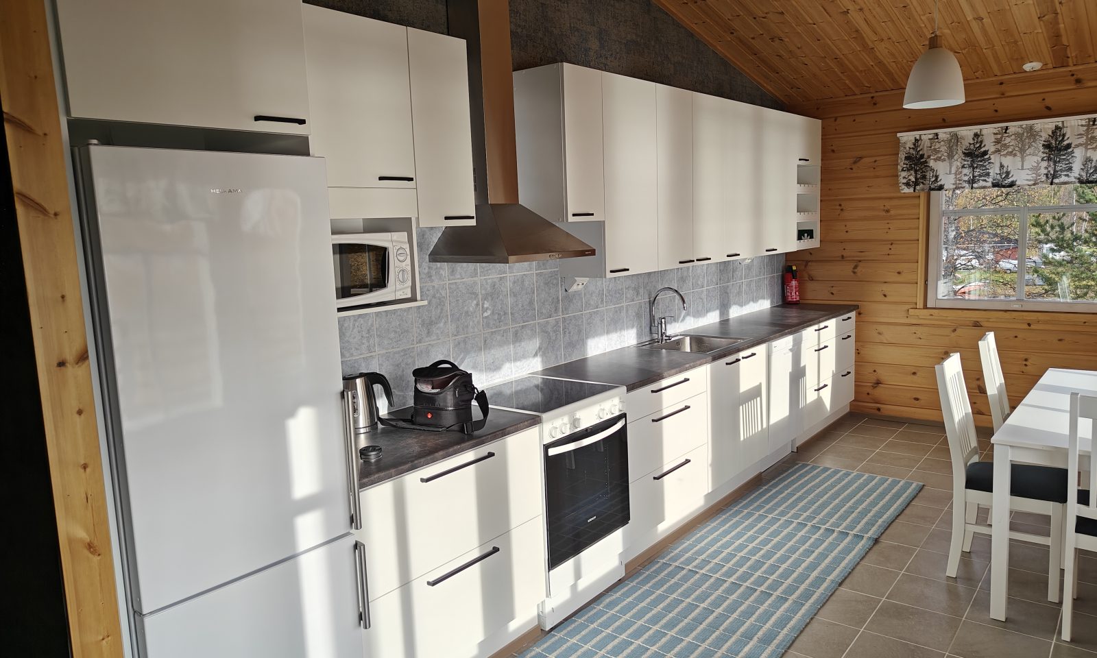 Spacious kitchen in Horizon Apartment